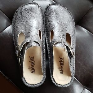 Alegria Clogs